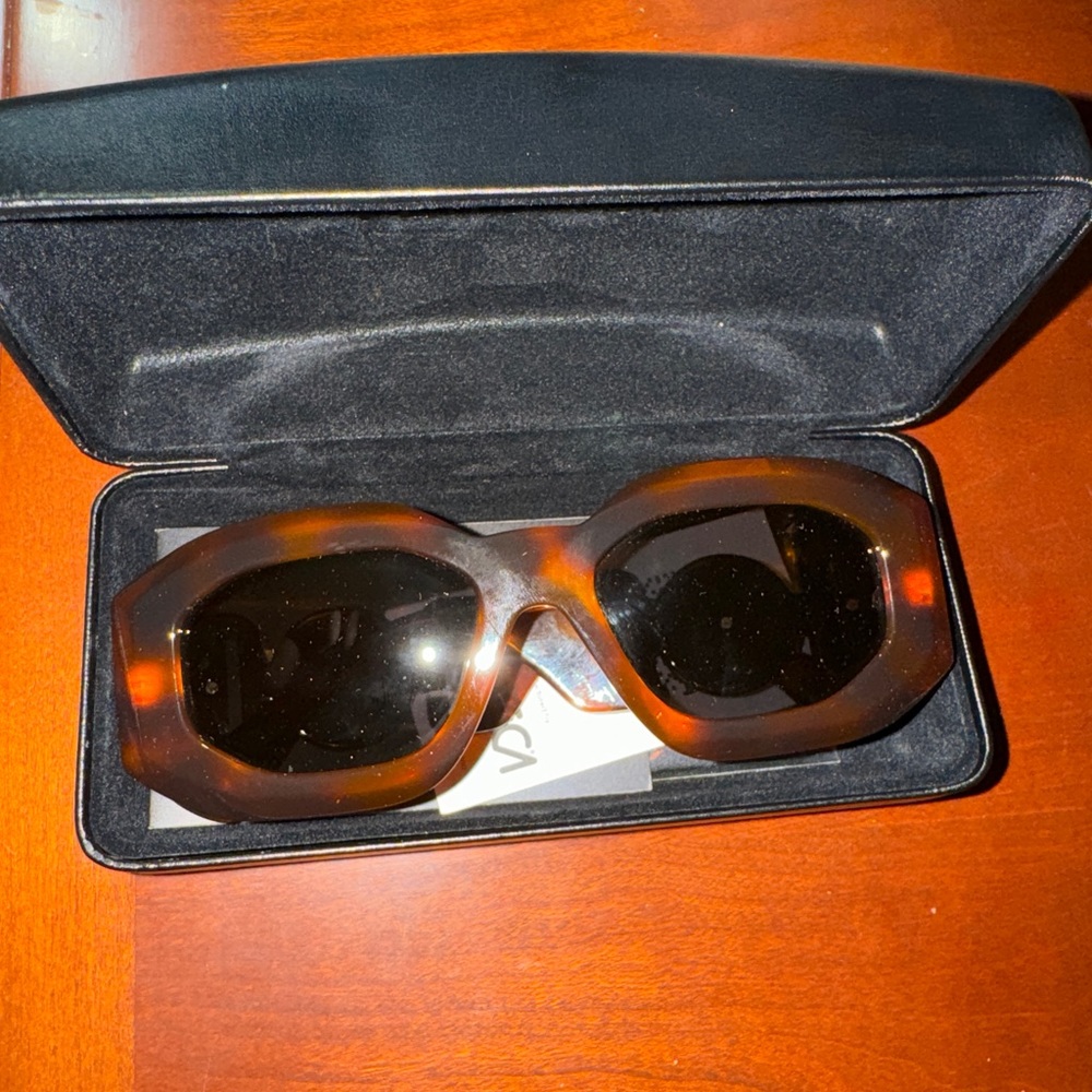 VERSACE SUNGLASSES - Picture 2 of 3
